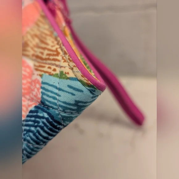 Vera Bradley Wristlet - NWT - Pink/Blue Floral 8x4.5 Inches - Picture 6 of 11